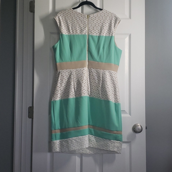 Women's dress - Picture 4 of 6